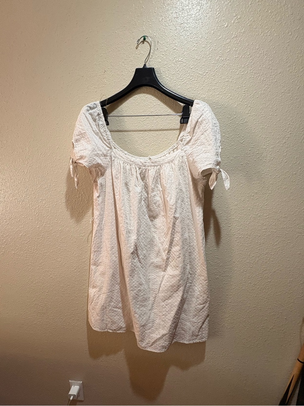 Universal Thread Cream Short Sleeve Dress